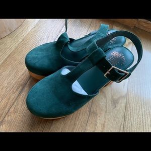 Never Worn Charlotte Stone Molly in Emerald, Size 9